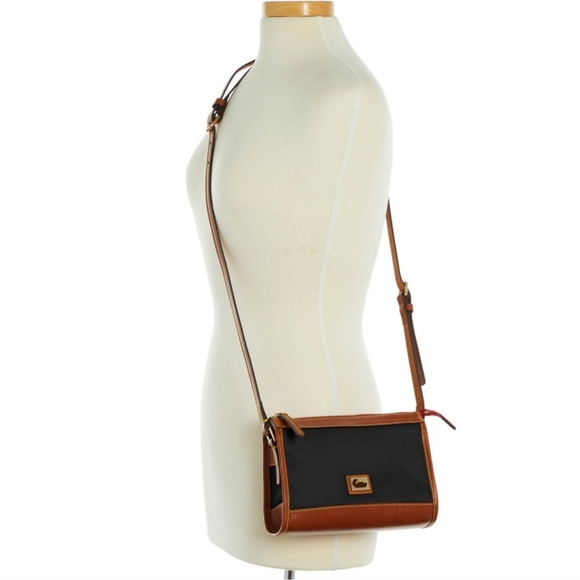 Dooney & Bourke crossbody - Picture 1 of 15